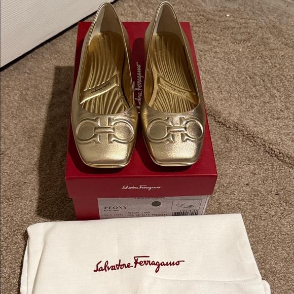 Salvatore Ferragamo Shoes - Salvatore Ferragamo Gold Flats